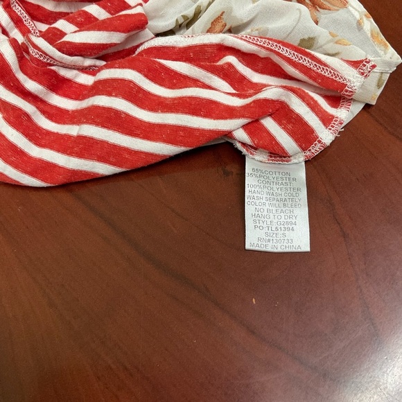 Umgee High/Low Top Red Striped Front Floral Sheer Back Blouse Women’s Size Small - Picture 11 of 11